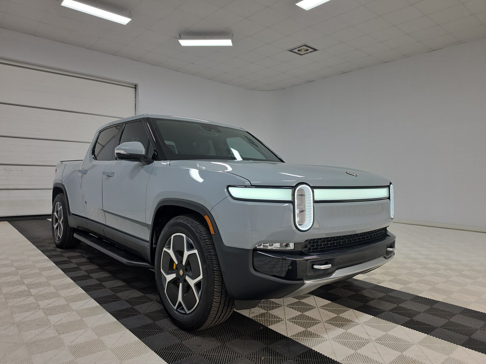 Used 2022 Rivian R1T Adventure AWD/4WD image 7