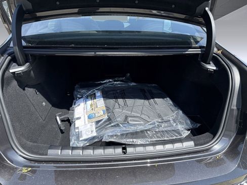 Used 2025 BMW i7 eDrive50 w/ Premium Package image 28