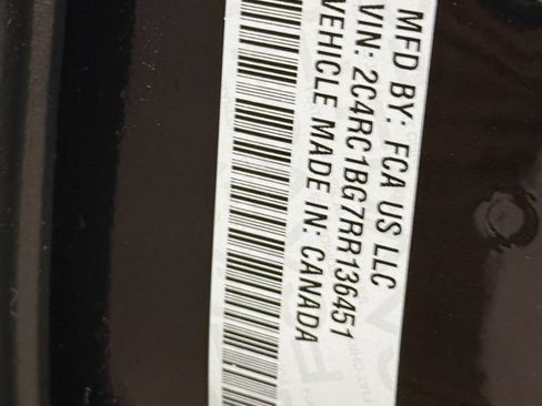 Used 2024 Chrysler Pacifica Touring-L image 94