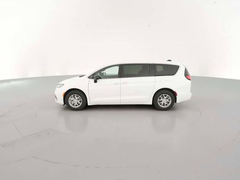 New 2026 Chrysler Pacifica Select image 6