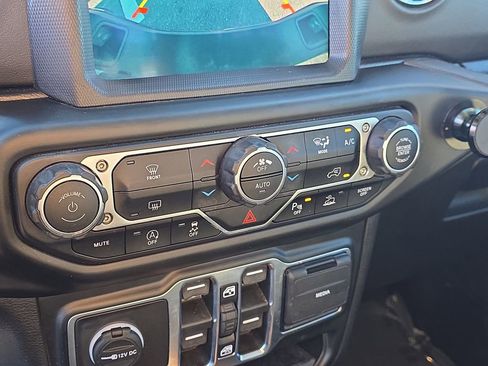 Used 2021 Jeep Gladiator Overland image 22