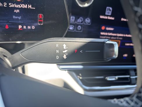 Used 2025 Chevrolet Equinox EV LT FWD image 22