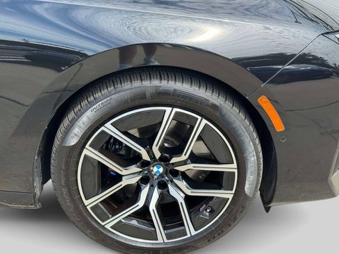 Certified 2025 BMW i7 eDrive50 w/ M Sport Package RWD image 5