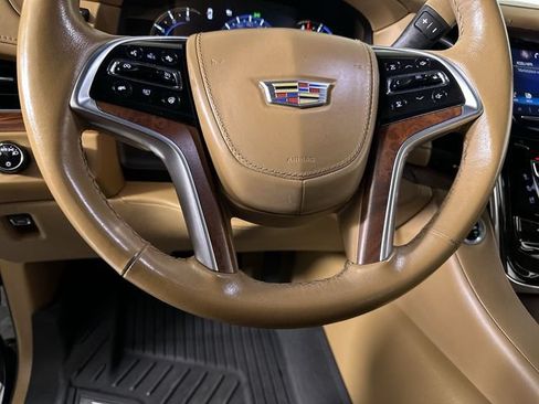 Used 2017 Cadillac Escalade Platinum AWD/4WD image 11