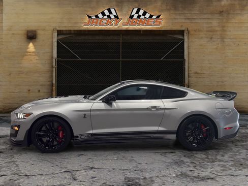 Used 2021 Ford Mustang Shelby GT500 w/ Technology Package RWD image 3