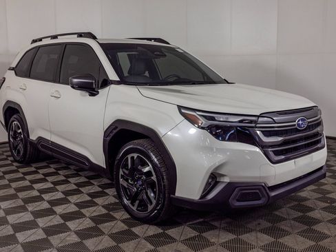 Used 2025 Subaru Forester Limited AWD/4WD image 14