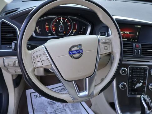 Used 2015 Volvo XC60 T5 Premier w/ Proximity Package image 26