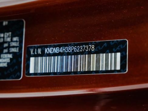 Used 2023 Kia Carnival LX FWD image 75