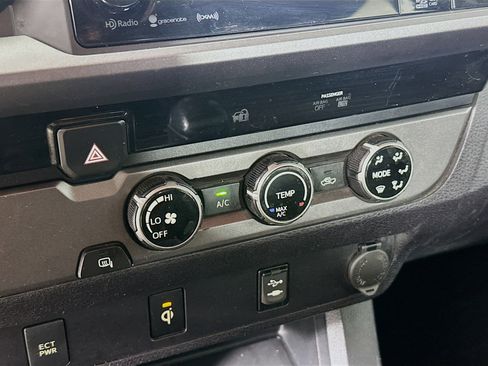 Used 2017 Toyota Tacoma TRD Off-Road image 23