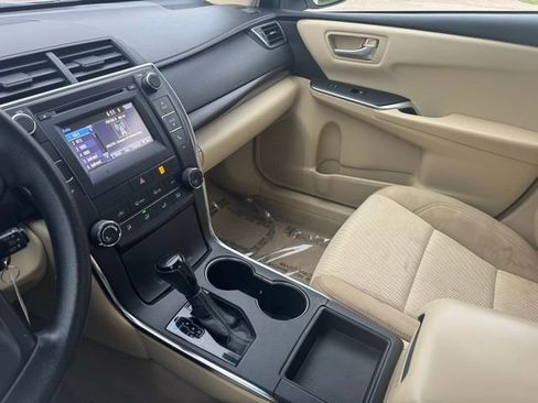 Used 2016 Toyota Camry LE FWD image 14