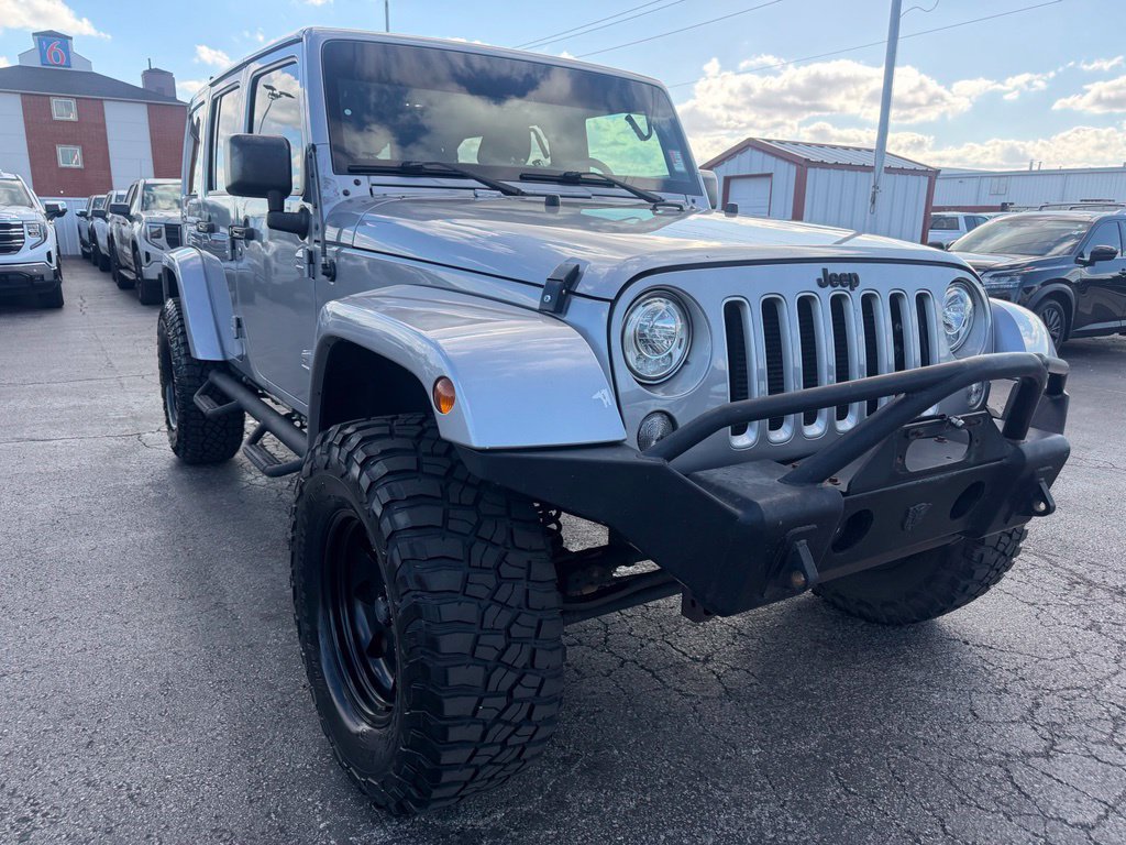 Used 2017 Jeep Wrangler Unlimited Sahara w/ Max Tow Package AWD/4WD image 5