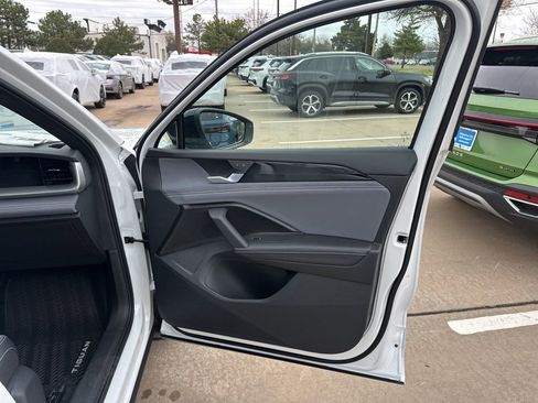 New 2026 Volkswagen Tiguan SE R-Line FWD image 23