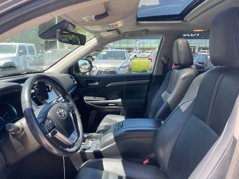 Used 2018 Toyota Highlander SE AWD/4WD image 10