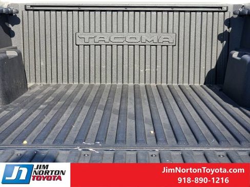 Used 2025 Toyota Tacoma SR5 AWD/4WD image 32