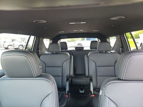 New 2026 Chevrolet Traverse LT w/ Driver Confidence Package image 29