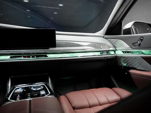 Used 2023 BMW i7 xDrive60 image 39