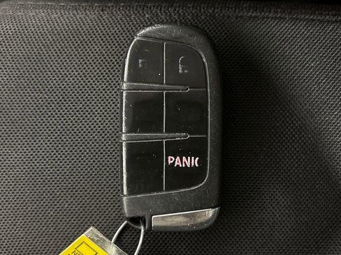 Used 2018 Jeep Renegade Latitude FWD image 33
