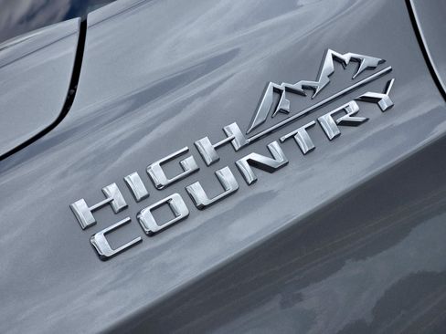 New 2026 Chevrolet Suburban High Country AWD/4WD image 7