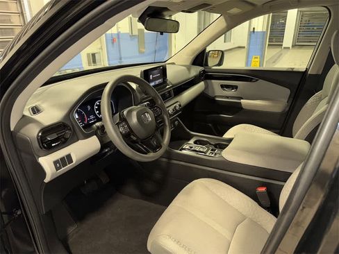 Used 2023 Honda Pilot LX image 29