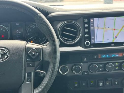 Used 2020 Toyota Tacoma TRD Off-Road w/ TRD Premium Off Road Package AWD/4WD image 14
