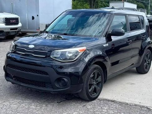 Used 2017 Kia Soul w/ Convenience Package FWD image 2