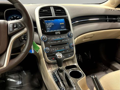 Used 2016 Chevrolet Malibu LT FWD image 9