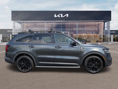 Certified 2022 Kia Sorento S AWD/4WD image 3