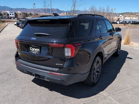 Used 2025 Ford Explorer ST-Line w/ ST-Line Street Pack AWD/4WD image 8