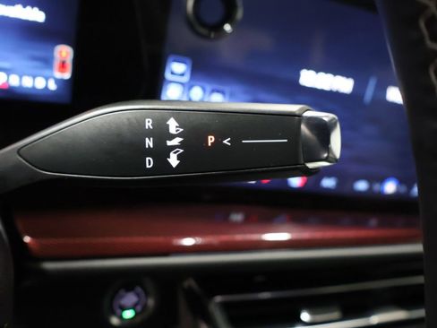 Used 2025 Chevrolet Traverse Z71 image 37