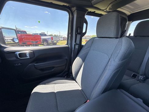 Used 2024 Jeep Gladiator Sport AWD/4WD image 30