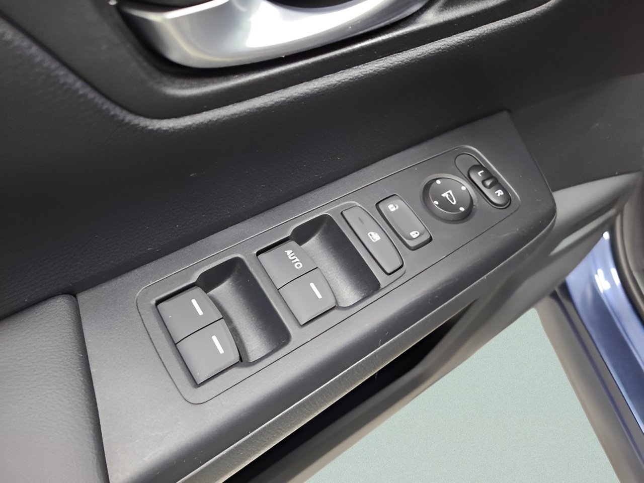 Used 2024 Honda CR-V LX image 19