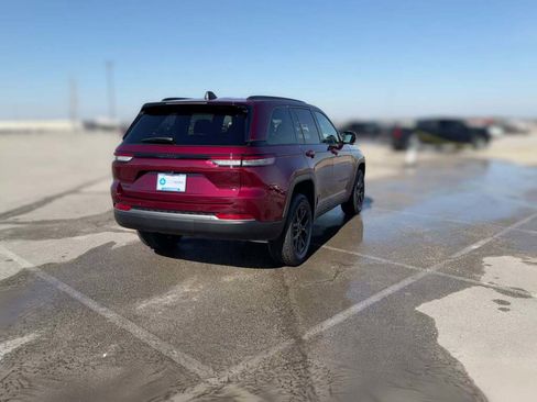 New 2026 Jeep Grand Cherokee Altitude image 11