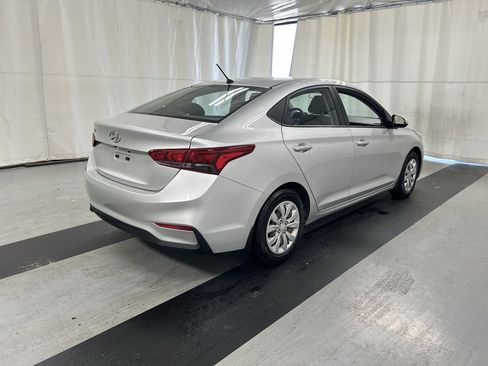 Used 2019 Hyundai Accent SE FWD image 2