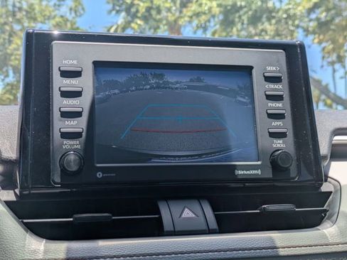 Used 2021 Toyota RAV4 XLE FWD image 21