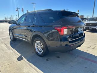 Used 2025 Ford Explorer Active video 3