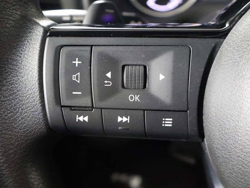 Used 2023 Nissan Rogue SV image 35