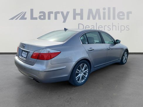 Used 2011 Hyundai Genesis 3.8 w/ Technology Pkg 4 image 5