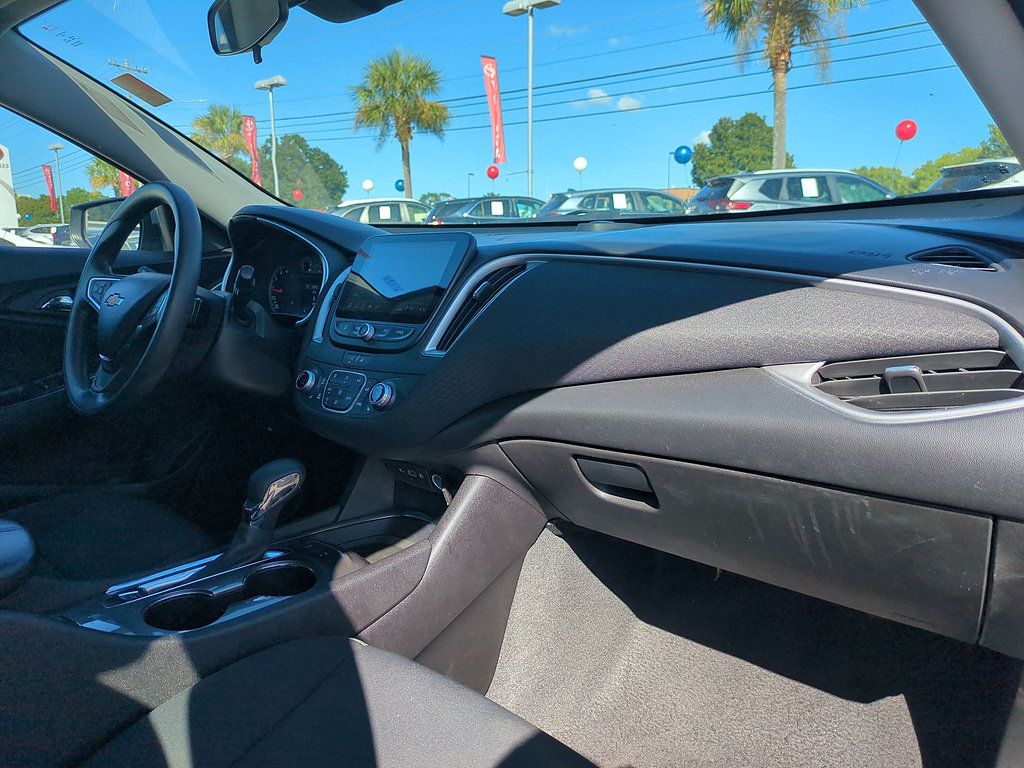 Used 2025 Chevrolet Malibu LT FWD image 34