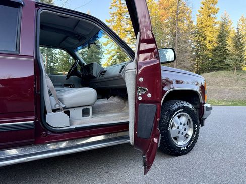 Used 1994 Chevrolet Suburban 4WD image 44