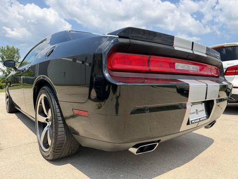 Used 2014 Dodge Challenger SRT8 RWD image 10