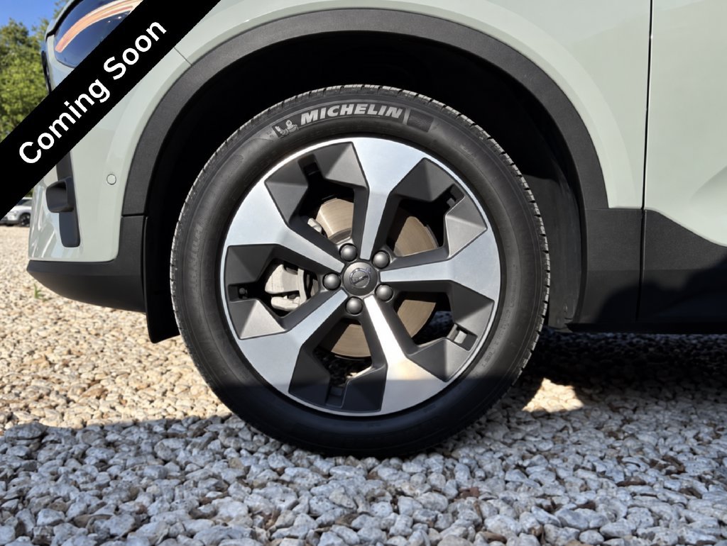 Certified 2024 Volvo XC40 B5 Plus AWD/4WD image 9