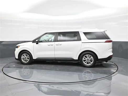 Used 2024 Kia Carnival LX image 5