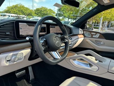 Used 2025 Mercedes-Benz GLS 450 4MATIC image 19
