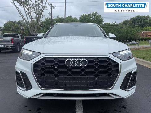 Used 2023 Audi Q5 2.0T Premium w/ Convenience Package AWD/4WD image 2