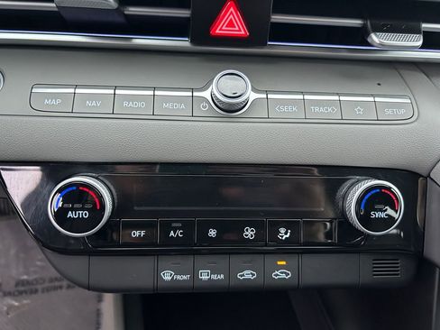 Used 2024 Hyundai Elantra SEL image 35