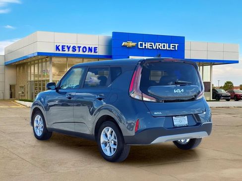 Used 2025 Kia Soul LX FWD image 5