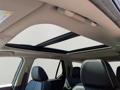 Used 2025 Honda Pilot Elite image 16