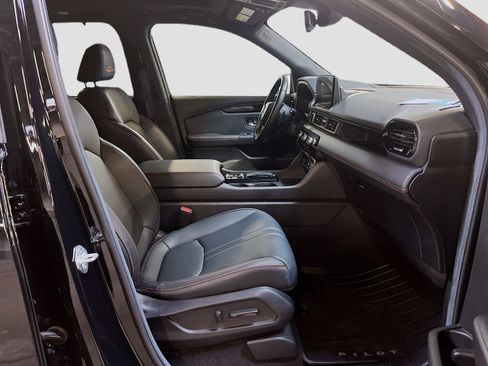 Used 2025 Honda Pilot TrailSport image 30