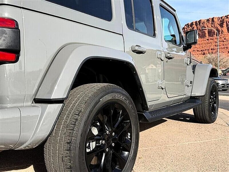 Used 2023 Jeep Wrangler Unlimited Sahara AWD/4WD image 24