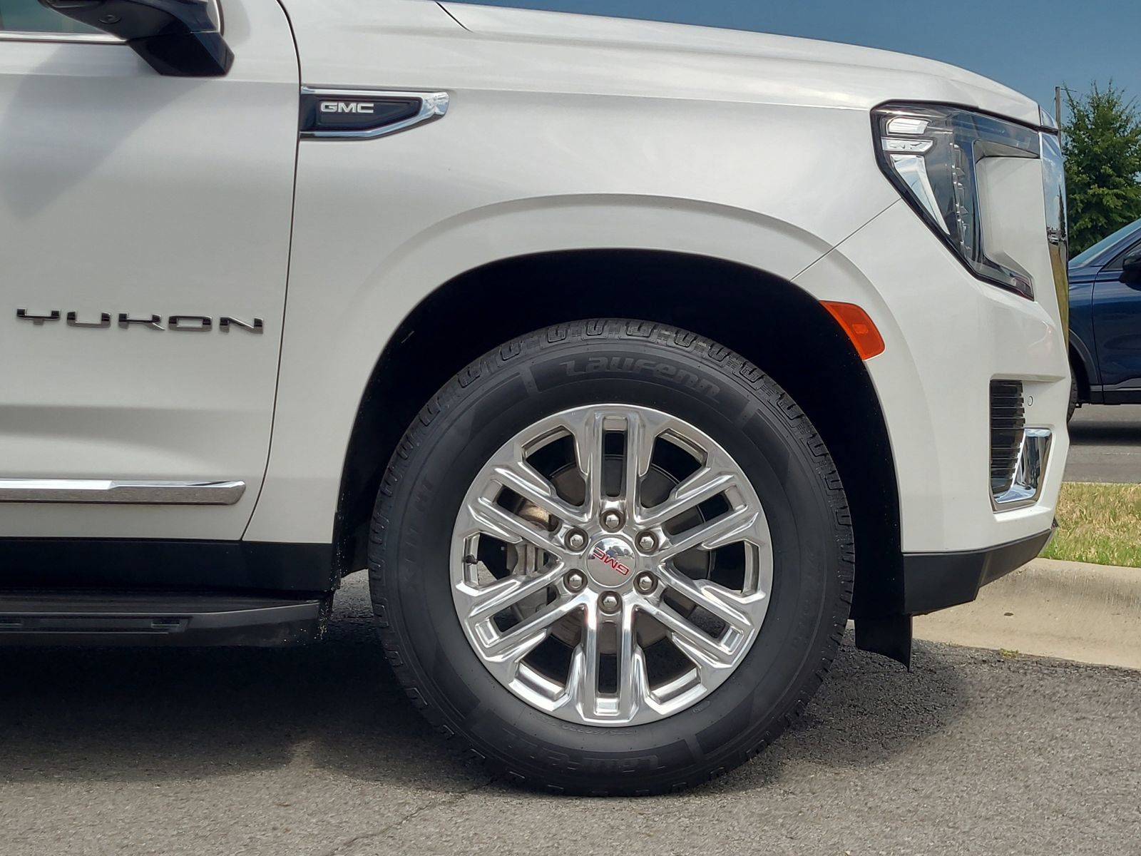 Used 2022 GMC Yukon SLT w/ SLT Premium Package AWD/4WD image 9